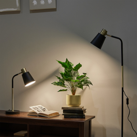 UL-00010185 Торшер UML-T700 E27 BLACK напольный под лампу Е27 60W с регулировкой наклона Механический выключатель черный Uniel 