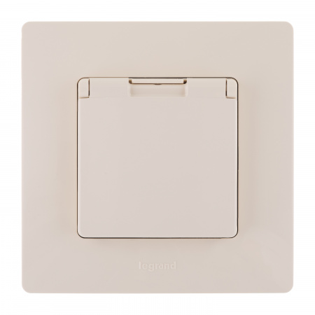 Розетка с заземлением IP44 - Legrand Etika - со шторками с защитной крышкой 16А 250В винтовые зажимы - слоновая кость Legrand/Daccord 672326