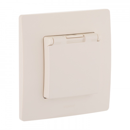 Розетка с заземлением IP44 - Legrand Etika - со шторками с защитной крышкой 16А 250В винтовые зажимы - слоновая кость Legrand/Daccord 672326