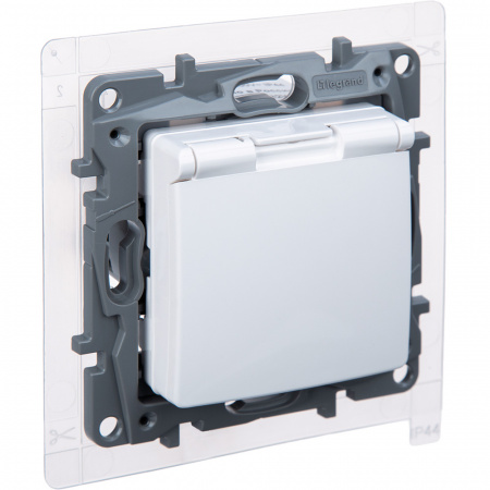 Розетка с заземлением IP44 - Legrand Etika - со шторками с защитной крышкой 16А 250В винтовые зажимы - белая Legrand/Daccord 672226