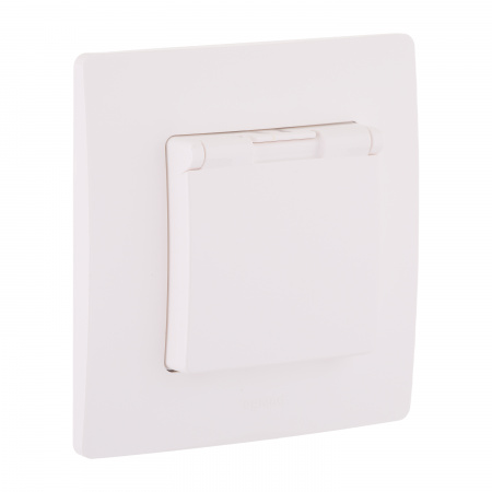 Розетка с заземлением IP44 - Legrand Etika - со шторками с защитной крышкой 16А 250В винтовые зажимы - белая Legrand/Daccord 672226