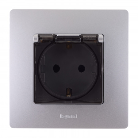 Розетка с заземлением IP44 - Legrand Etika - со шторками с защитной крышкой 16А 250В винтовые зажимы - алюминий Legrand/Daccord 672426