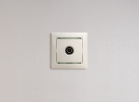 VALENA Розетка телевизионная TV звезда в рамку белая 1.5дБ Legrand/Daccord 774429