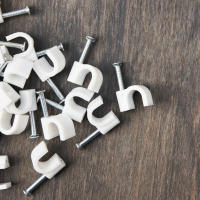 Скоба 6мм круглая пластиковая (50 шт) REXANT 07-4006