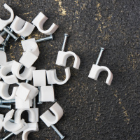 Скоба 8 мм круглая пластиковая (50 шт) REXANT 07-4008