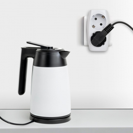 Тройник 2гн, с заземл, со шторками (белый) (10/60/1440) SP-2e-W ЭРА C0045528